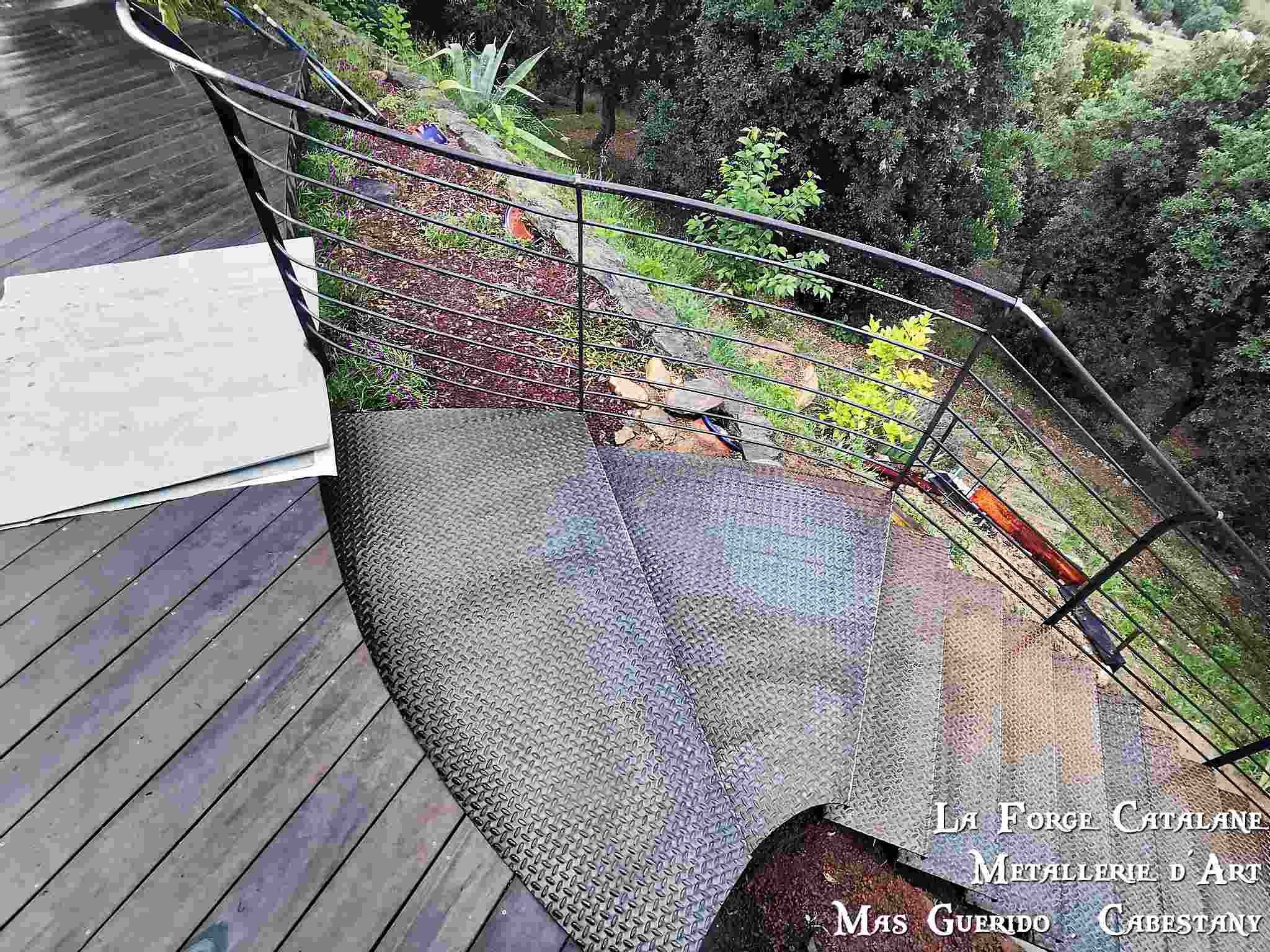 escalier marche pliee tole larmee forge catalane forge catalane.jpg